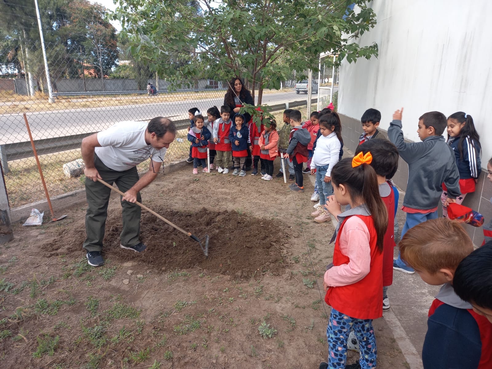 El jardín de infantes “Carrousell” inició su propia huerta con ayuda del municipio