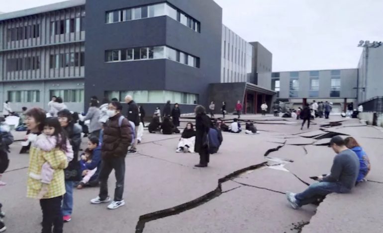 Japón: un fuerte sismo de magnitud 7,6 sacudió la costa generó un tsunami, cortes de energía y derrumbes que dejaron personas atrapadas
